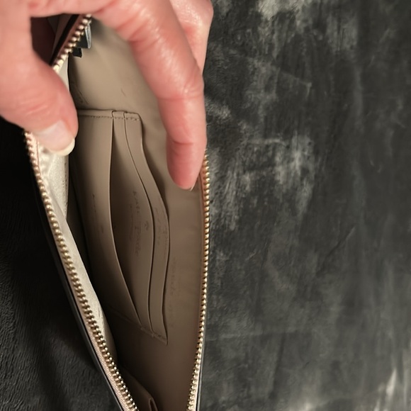 NWT / Kate Spade Medium Wristlet - Picture 2 of 4